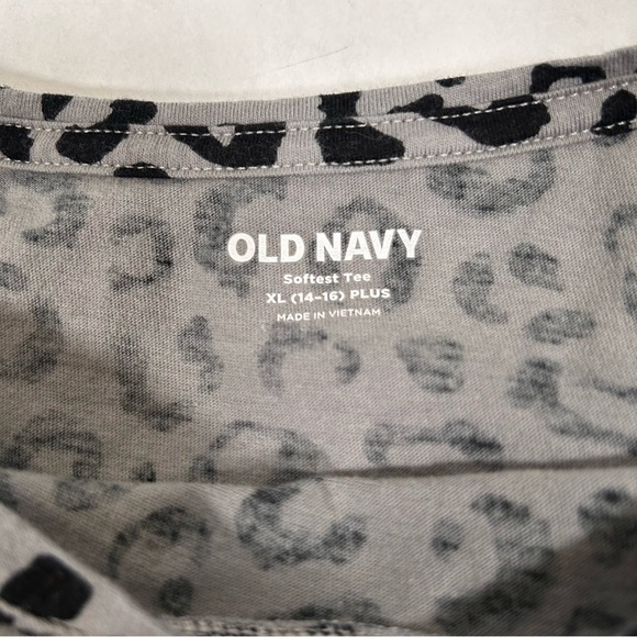 2 for$15 Old Navy Gray Leopard Print Kid’s Top - Picture 3 of 9
